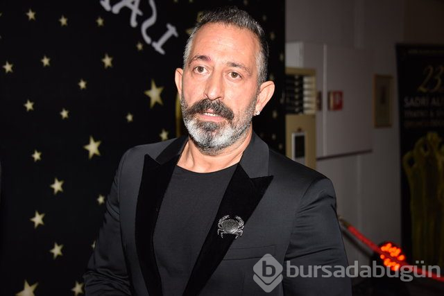Cem Yılmaz'ın gözüne ne oldu?
