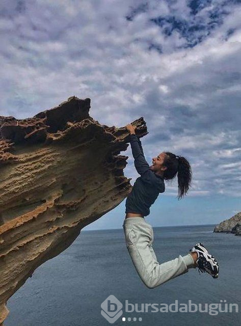 Zeynep Alkan'dan cesur poz
