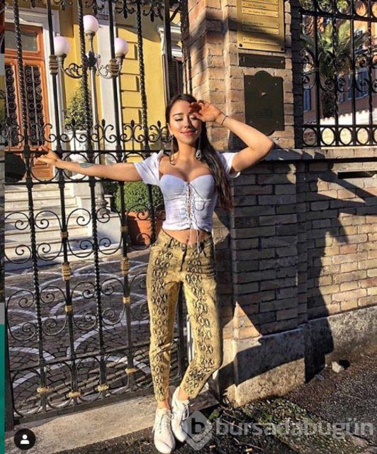 Zeynep Alkan'dan cesur poz
