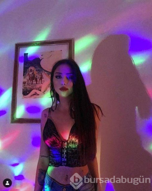 Zeynep Alkan'dan cesur poz
