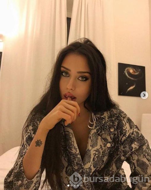 Zeynep Alkan'dan cesur poz
