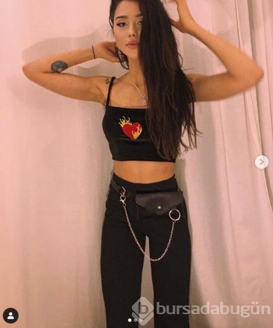Zeynep Alkan'dan cesur poz
