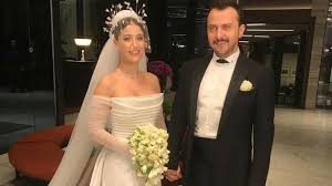 Modacı Cemil İpekçi, Hazal Kaya'nın gelinliğini yorumladı
