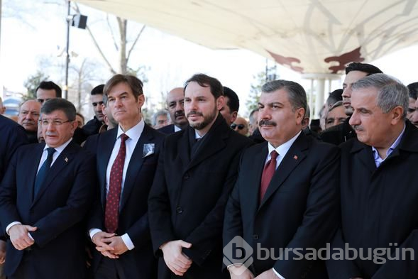 Ünlü doktor Mehmet Öz'ün babası Mustafa Öz son yolculuğuna uğurlandı
