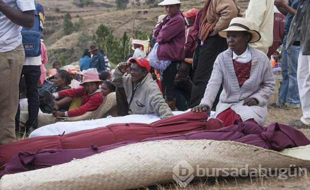 Madagaskar'da tüyler ürperten festival

