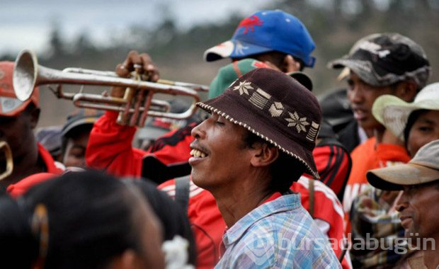 Madagaskar'da tüyler ürperten festival
