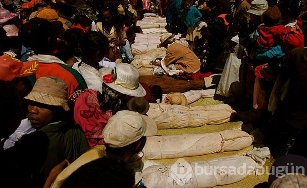 Madagaskar'da tüyler ürperten festival
