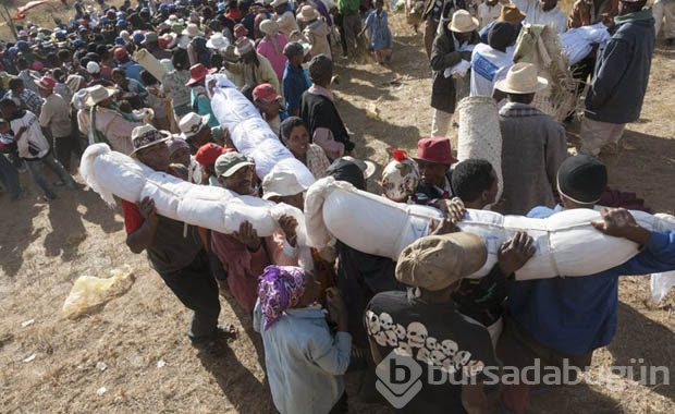 Madagaskar'da tüyler ürperten festival
