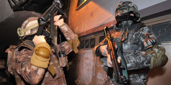 Son dakika: Bursa'da 4 bin polisle uyuşturucu ve terör operasyonu
