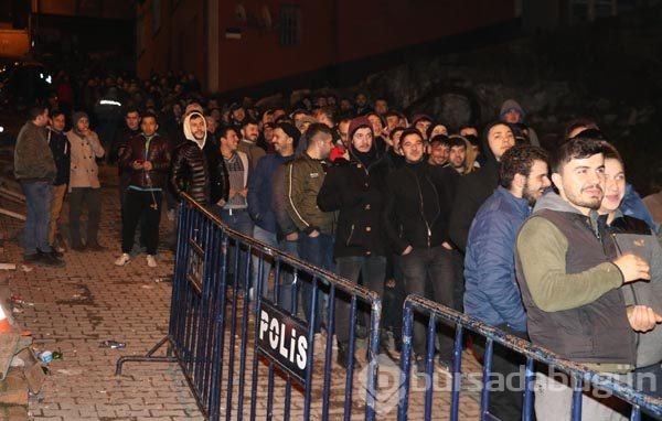 Geceden sıraya girdiler! Bugün başlıyor
