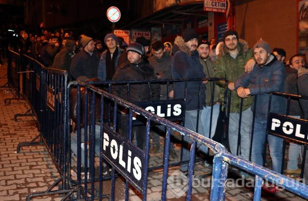 Geceden sıraya girdiler! Bugün başlıyor
