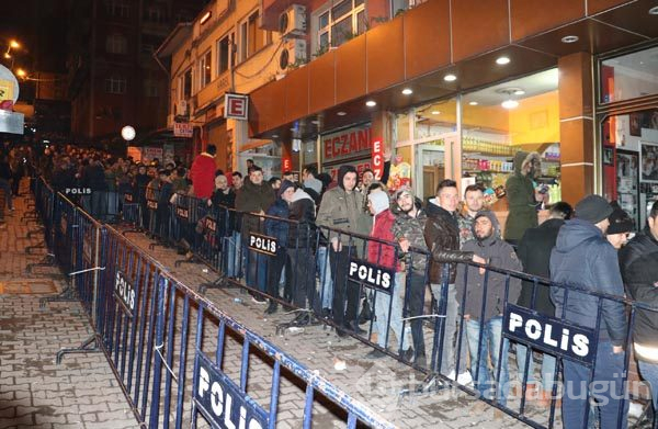 Geceden sıraya girdiler! Bugün başlıyor

