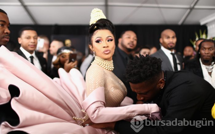 Cardi B'nin kıyafetine dair eğlenceli sosyal medya tepkileri
