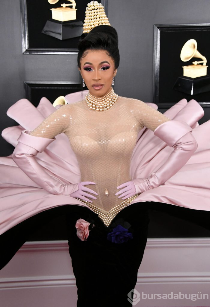 Cardi B'nin kıyafetine dair eğlenceli sosyal medya tepkileri
