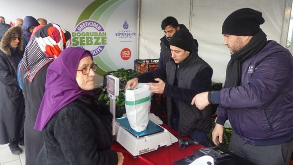 Taksim Meydanı'nda tanzim satışları başladı
