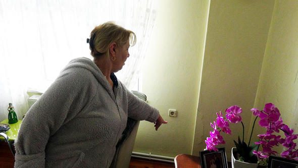 96 daireli 4 bina yan yatmaya başladı... Korkuyla yaşıyorlar

