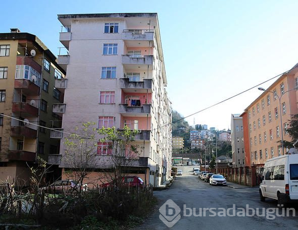 96 daireli 4 bina yan yatmaya başladı... Korkuyla yaşıyorlar
