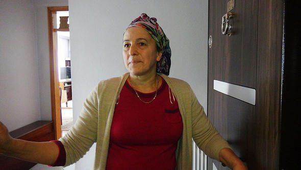 96 daireli 4 bina yan yatmaya başladı... Korkuyla yaşıyorlar

