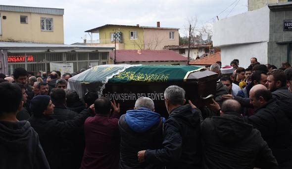 Meltem'e en acı veda... Yakınları güçlükle ayakta durabildi

