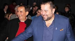 Ata Demirer, sanat aşkı için kesenin ağzını açtı!


