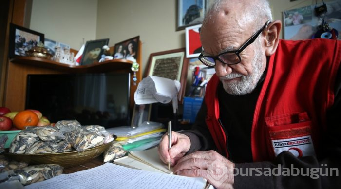 90 yıllık hayatını kaleme alıyor

