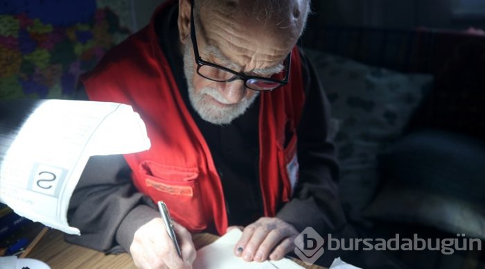 90 yıllık hayatını kaleme alıyor
