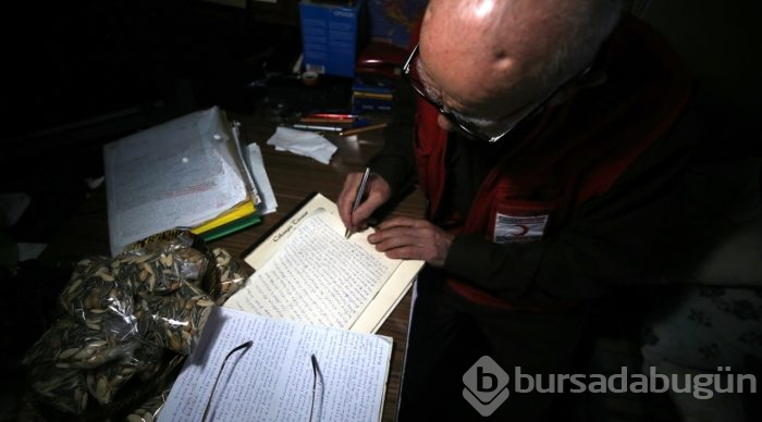 90 yıllık hayatını kaleme alıyor
