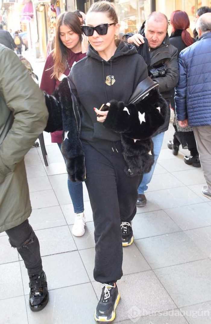 Hadise cezayı yedi!
