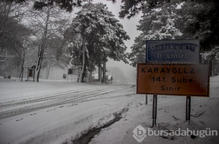 Son dakika... Kar yolları kapattı: Onlarca araç mahsur kaldı
