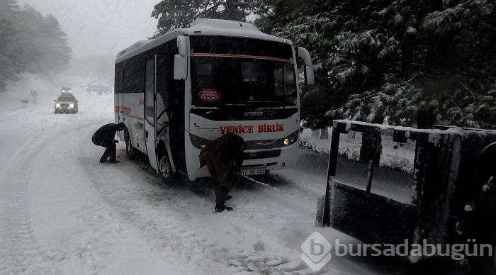 Son dakika... Kar yolları kapattı: Onlarca araç mahsur kaldı
