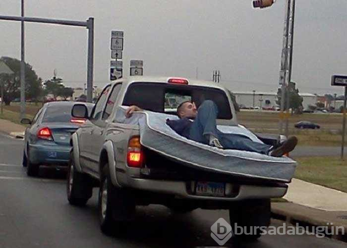 Her yerde uyuyabilen umursamaz insanlar
