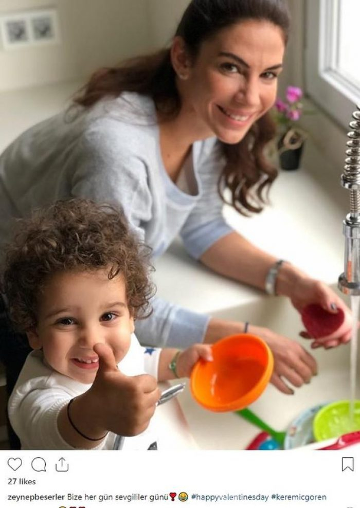 Sinem Kobal'dan 14 Şubat pozu!
