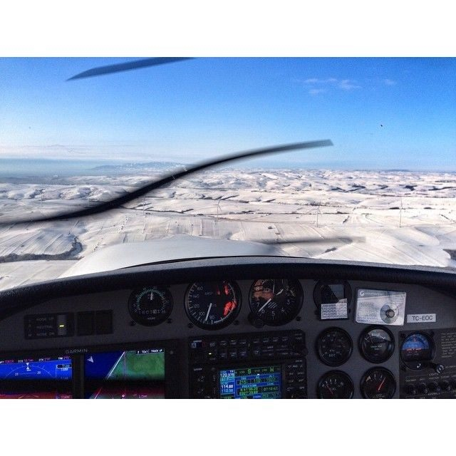 Dünyayı gezen Instagram fenomeni pilotlar: Yağmur Yılmaz Sarıoğlu