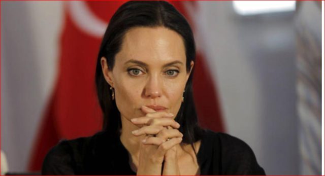 Genç kadın, göğüslere veda partisi düzenliyor!  Angelina Jolie gibi...