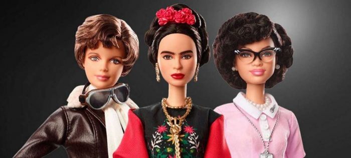 Barbie'den tekerlekli sandalyeli ve protezli bebek