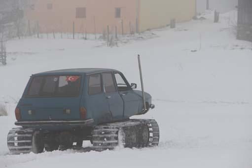 77 model Torosu paletli kar aracına dönüştürdü
