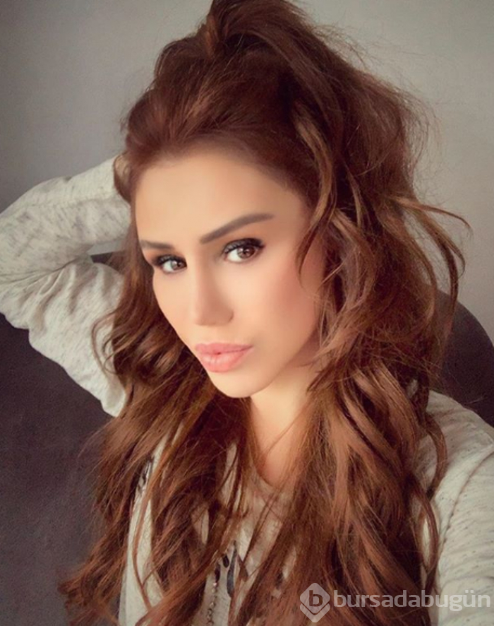 Ceylan, saçlarını bakır rengine boyattı, Elçin Sangu gibi makyaj yaptı
