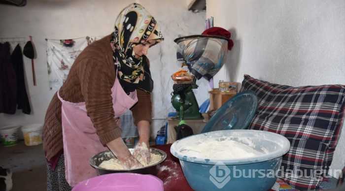 Soğuk havada sofralar tandır ekmeğiyle "ısınıyor"
