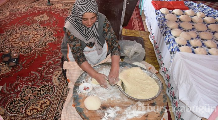 Soğuk havada sofralar tandır ekmeğiyle "ısınıyor"
