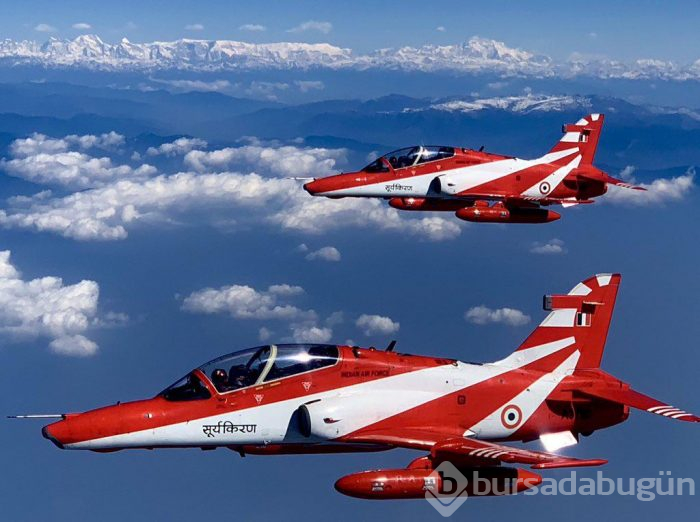 Hindistan'da uçaklar havada çarpıştı

