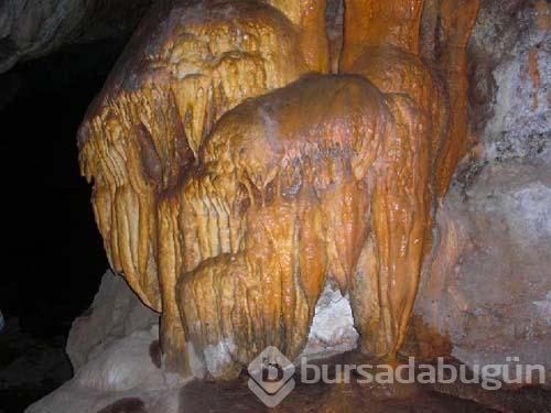 Hakkari'de dağcıların keşfettiği 'damla taş' mağarası

