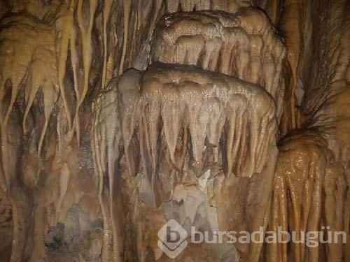 Hakkari'de dağcıların keşfettiği 'damla taş' mağarası
