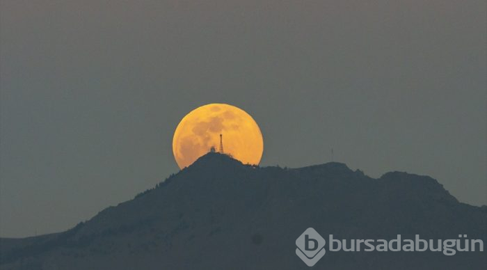 "Süper Ay" manzarası büyüledi
