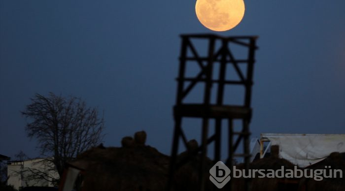 "Süper Ay" manzarası büyüledi
