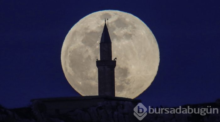 "Süper Ay" manzarası büyüledi
