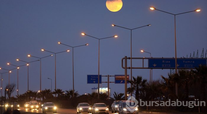 "Süper Ay" manzarası büyüledi
