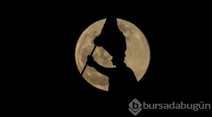 "Süper Ay" manzarası büyüledi
