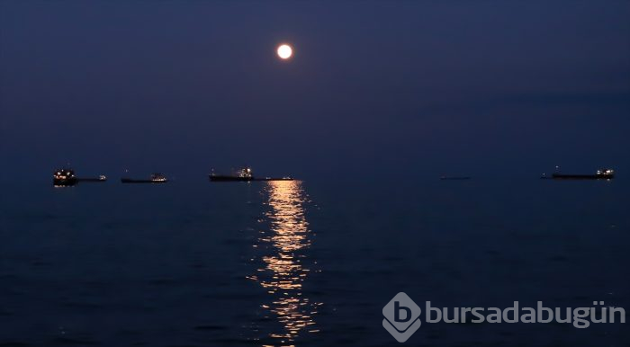 "Süper Ay" manzarası büyüledi

