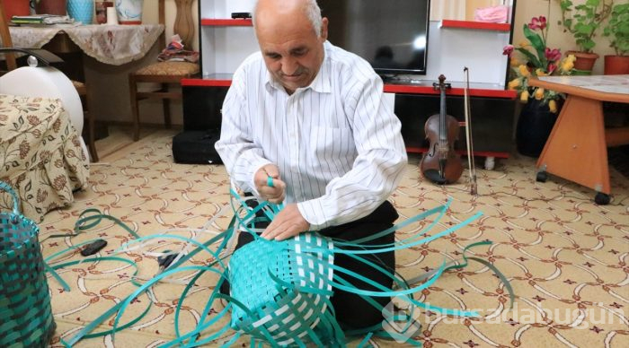 Ambalaj atıklarından 20 yıldır çanta yapıyor
