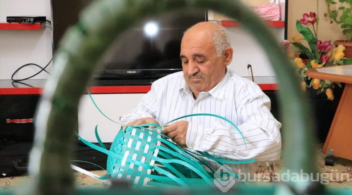 Ambalaj atıklarından 20 yıldır çanta yapıyor
